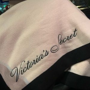 Victoria Secret Cashmere Blanket Pink/black